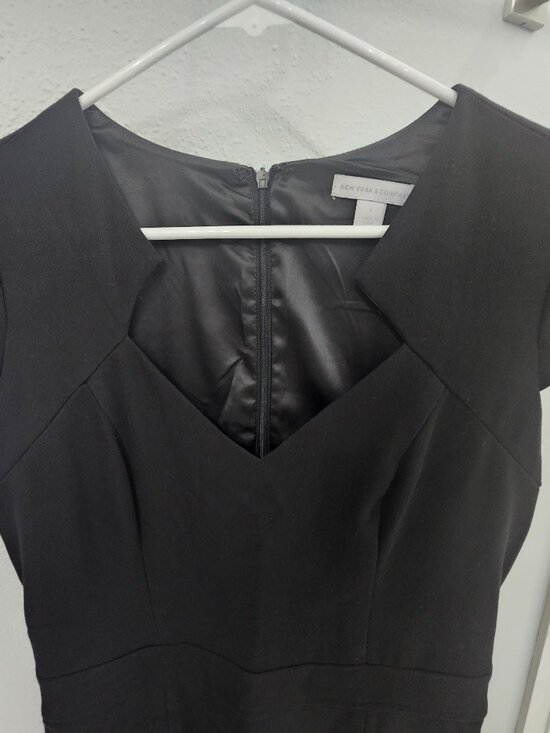 New York & Company Dresses & Skirts - NY&C Lined Black Dress - Size 4